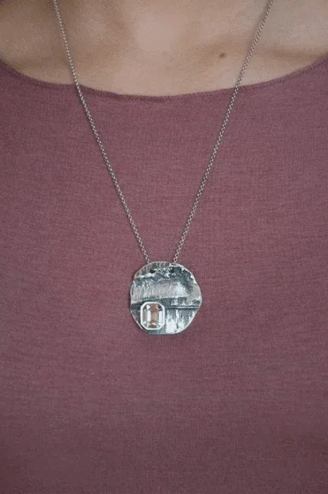 round shape pendant with crystal