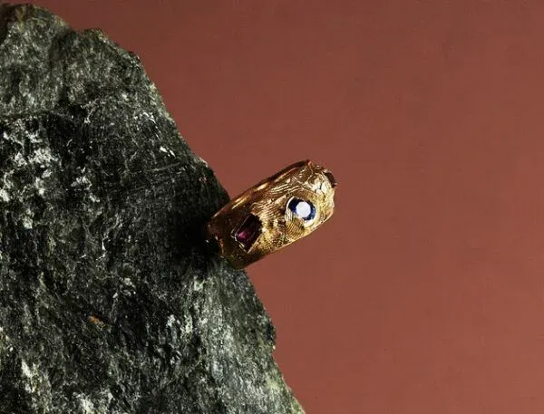 zlocony pierscionek motyle