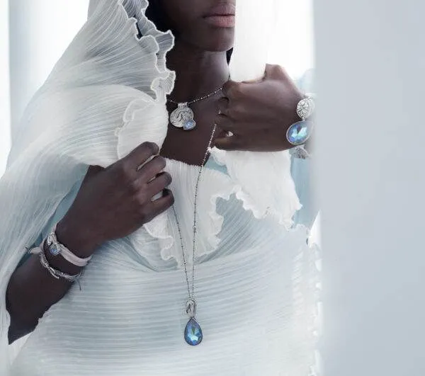 Autorski naszyjnik z niebieskim kryształem